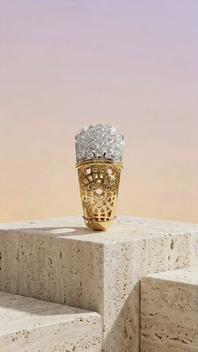Sinan Pave ring in 18k yellow and white gold, in motion